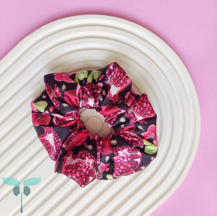 کش مو اسکرانچی زنانه طرح انار، شیک و فانتزی. مناسب موهای بلند و کوتاه، اکسسوری یلدا و پاییز